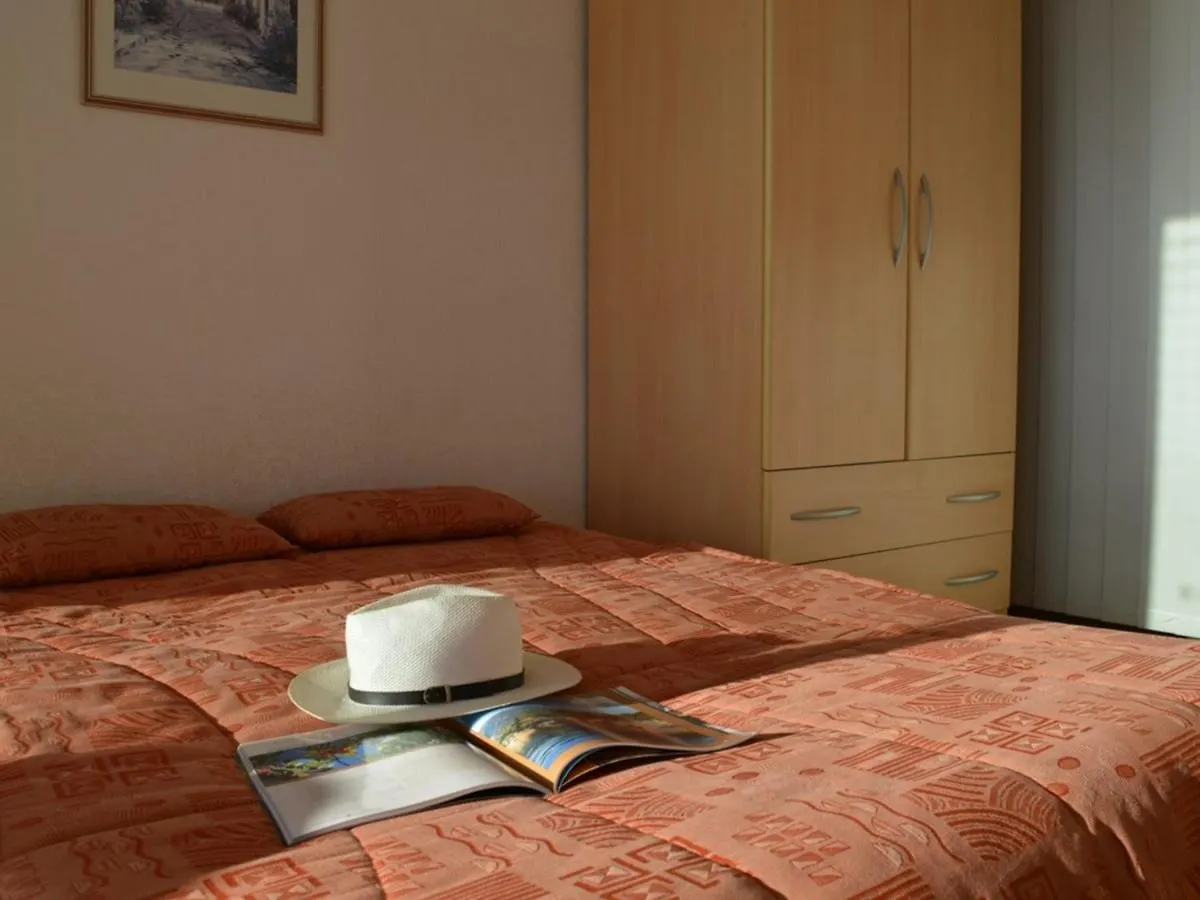 Apartment Studio Pour 4 Personnes Avec Terrasse Et Plage Directe Au Lavandou - Fr-1-251-251 Le Lavandou
