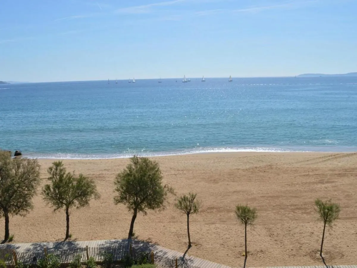 Studio Pour 4 Personnes Avec Terrasse Et Plage Directe Au Lavandou - Fr-1-251-251 Le Lavandou Apartment