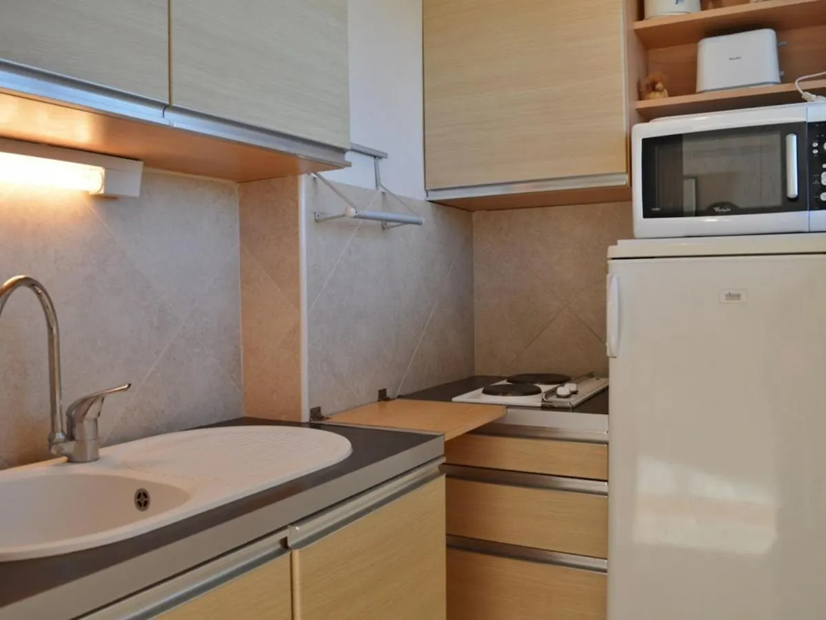 Studio Pour 4 Personnes Avec Terrasse Et Plage Directe Au Lavandou - Fr-1-251-251 Le Lavandou 0*,