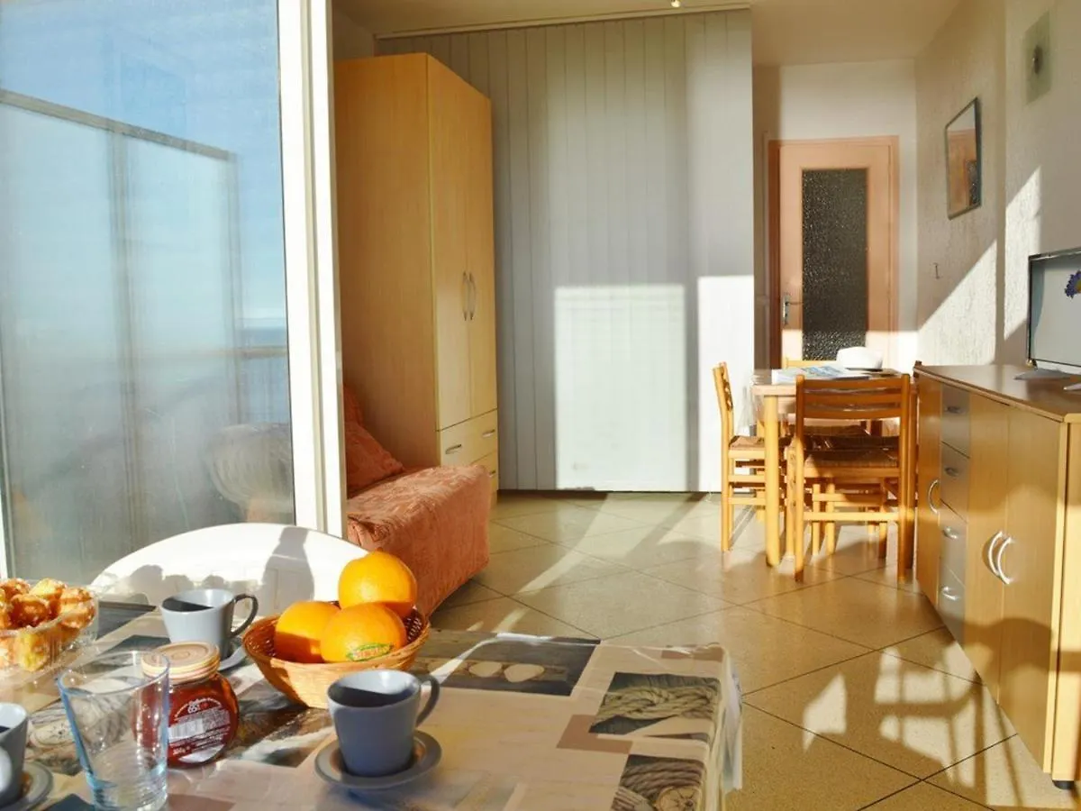 Studio Pour 4 Personnes Avec Terrasse Et Plage Directe Au Lavandou - Fr-1-251-251 Le Lavandou Apartment