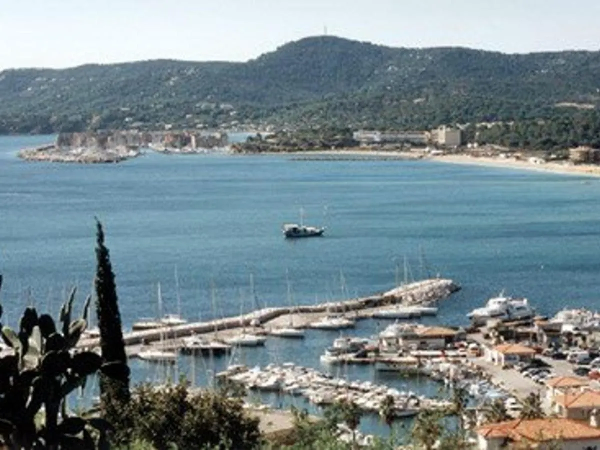Apartment Studio Pour 4 Personnes Avec Terrasse Et Plage Directe Au Lavandou - Fr-1-251-251 Le Lavandou France